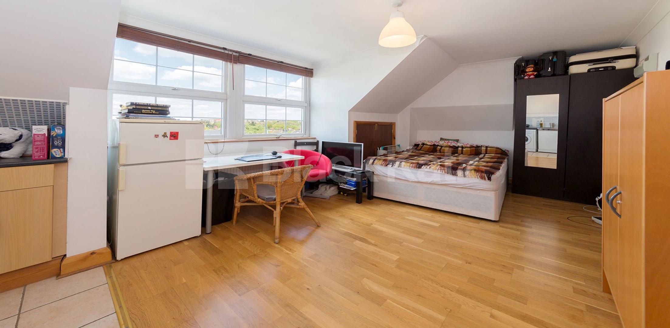 Modern and stylish bathroom Studio Apartment, Furnished Studio in Burnley Road, Dollis Hill NW10